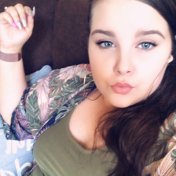 Meet your Posher, Haylee - Picture 1 of 1